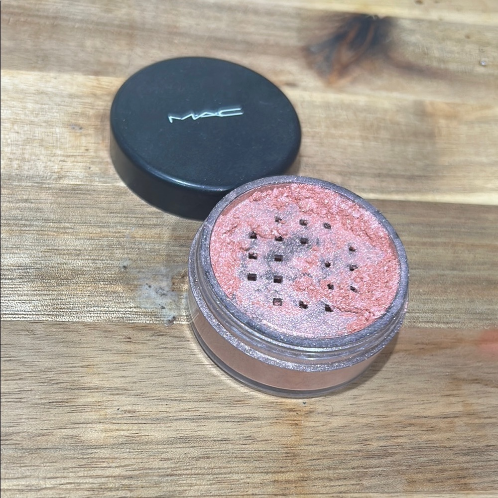 MAC Cosmetics Pearlizer